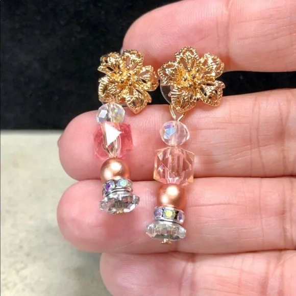 💕✨pretty Swarovski earrings in gold and pink-floral - Picture 7 of 13